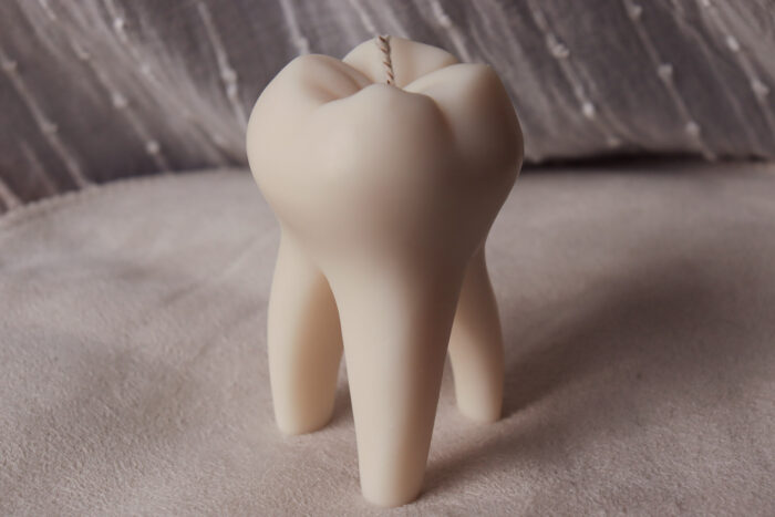 Dekorativna svijeća Tooth